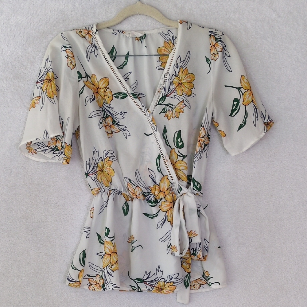Sienna Sky‎ Women's Yellow Floral Tie Waist Shirt Size XS